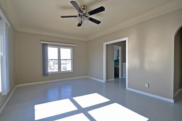 UNIVERSAL-A483-LA-16