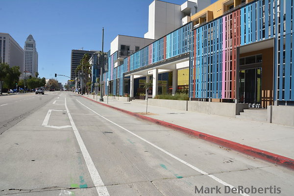 01 Spring St La Plaza