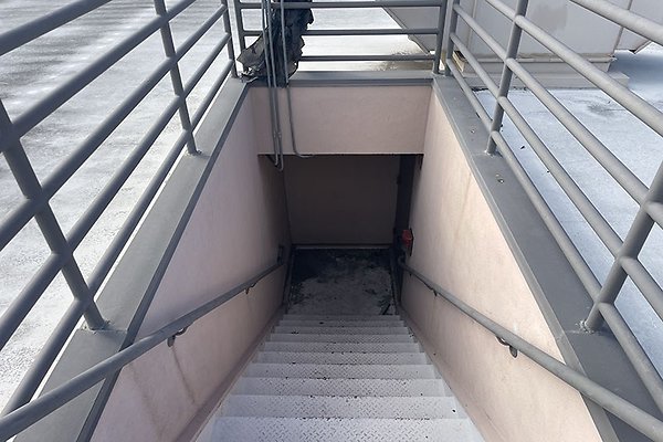 5700WilshireRoof0013