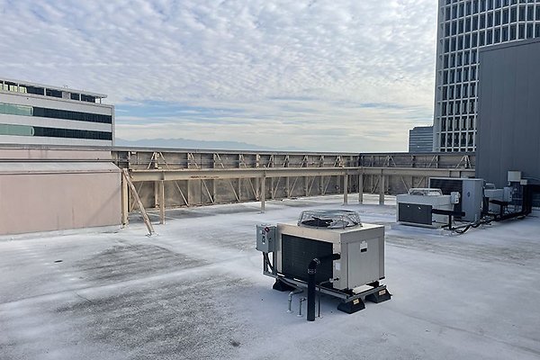 5700WilshireRoof0011