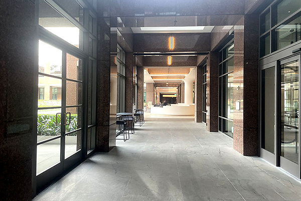 5700WilshireLobby0019 x