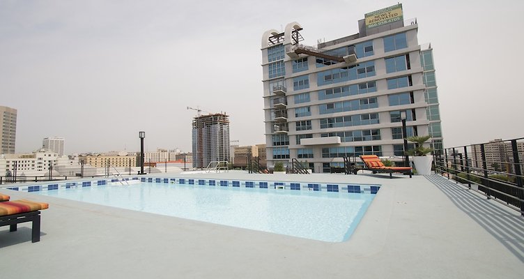 Renaissance-Tower-Pool-Deck-49