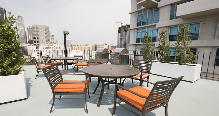 Renaissance-Tower-Pool-Deck-28