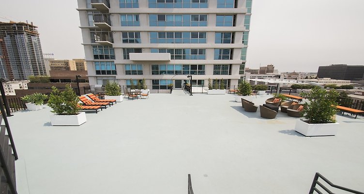 Renaissance-Tower-Pool-Deck-01