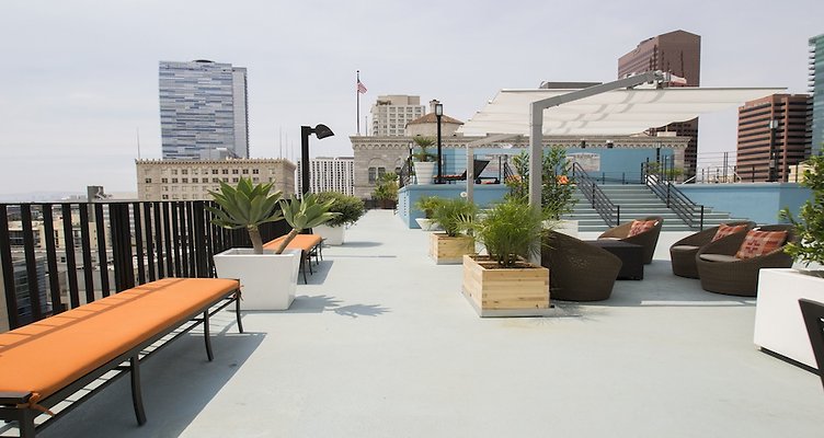 Renaissance-Tower-Pool-Deck-19