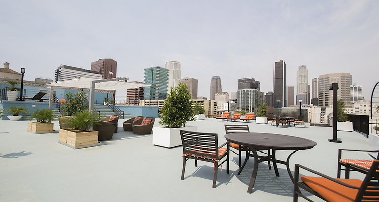 Renaissance-Tower-Pool-Deck-13