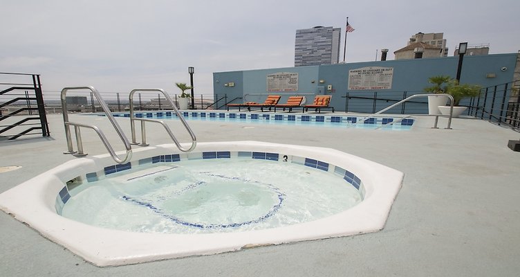 Renaissance-Tower-Pool-Deck-56