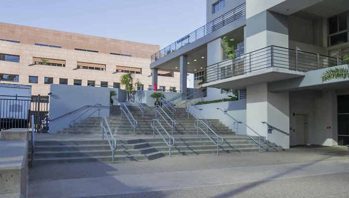 Renaissance-Tower-Exterior-Plaza-036