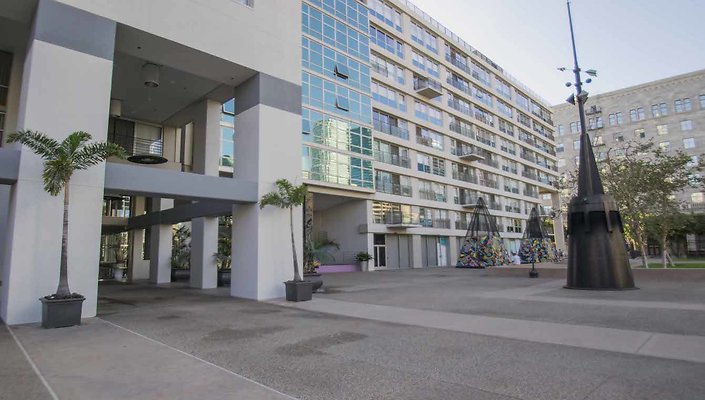 Renaissance-Tower-Exterior-Plaza-038