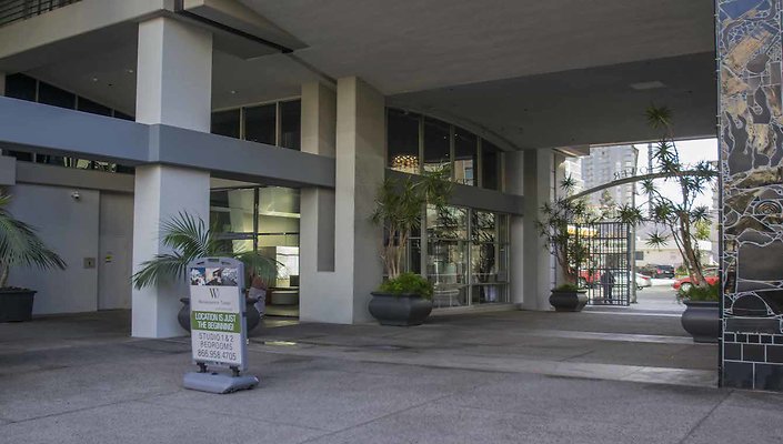 Renaissance-Tower-Exterior-Plaza-030