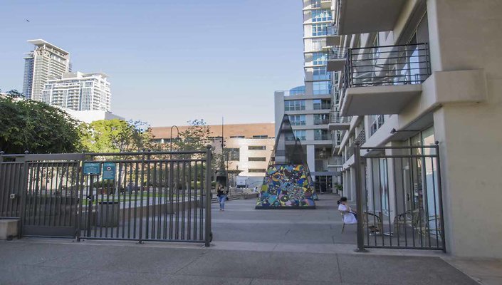 Renaissance-Tower-Exterior-Plaza-055