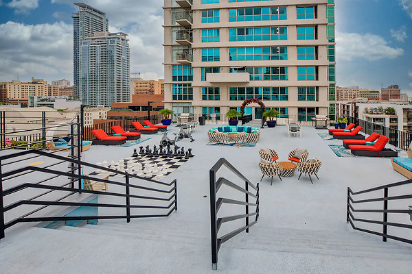 RenaissanceTower Pool-04