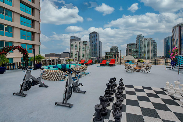 RenaissanceTower Pool-06