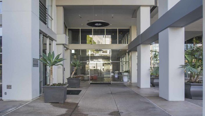 Renaissance-Tower-Exterior-Plaza-034