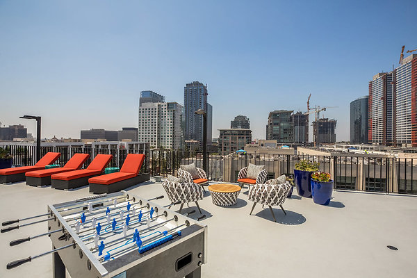 RenaissanceTower Pool-08