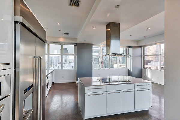 RenaissanceTower Apt-09