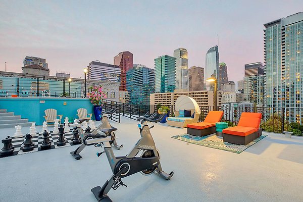 RenaissanceTower Pool-07