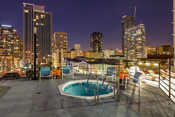 RenaissanceTower Pool-12