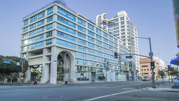 Renaissance-Tower-Exterior-Plaza-006