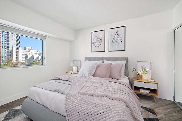 RenaissanceTower Apt-05