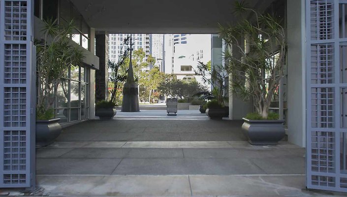 Renaissance-Tower-Exterior-Plaza-010