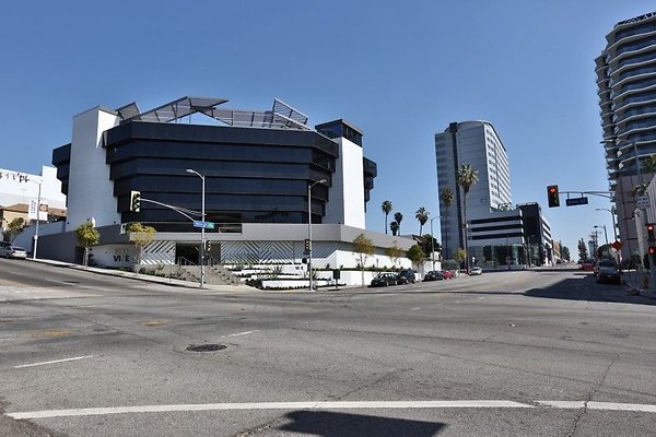 CapEquityHollywoodSpacesOffice5