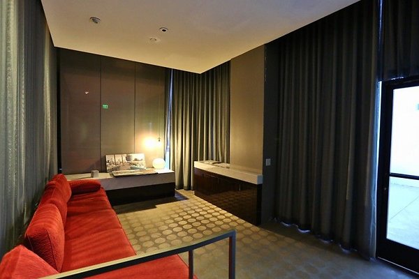 CapEquityHollywoodSpacesOffice30