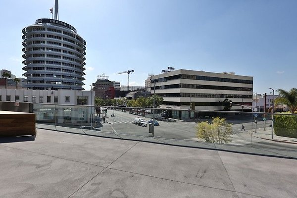 CapEquityHollywoodSpacesOffice28