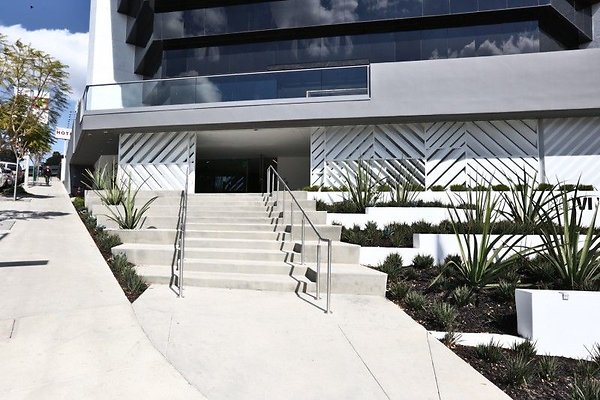 CapEquityHollywoodSpacesOffice8