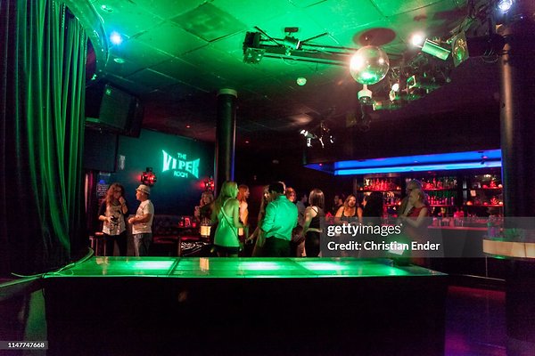 gettyimages-1147747668-1024x1024 - Inside the nightclub "The Viper Room" on the Sunset Strip in West Hollywood in Los Angeles, California, USA (Photo by Christian Ender/Getty Images)