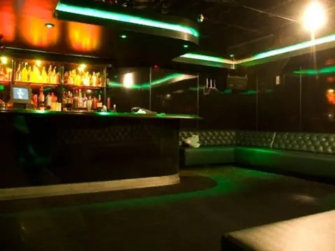 w 1920-crm-la-the-viper-room-bar-c25bd8cd5056a36 c25bd9b4-5056-a36f-23707ee4b4a68b6b