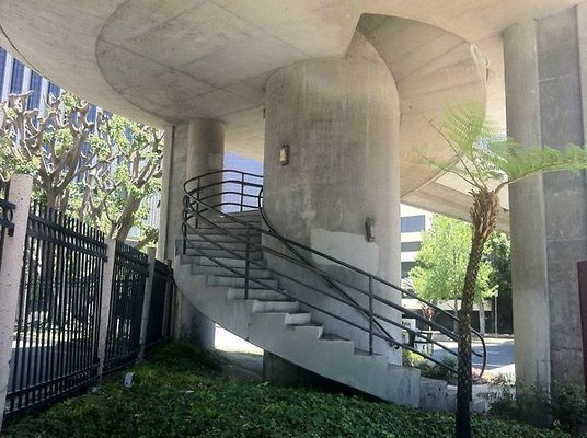 a-spiral-staircase-connecting-the-workers-level-to-the-ple-thumb-600x448-54130