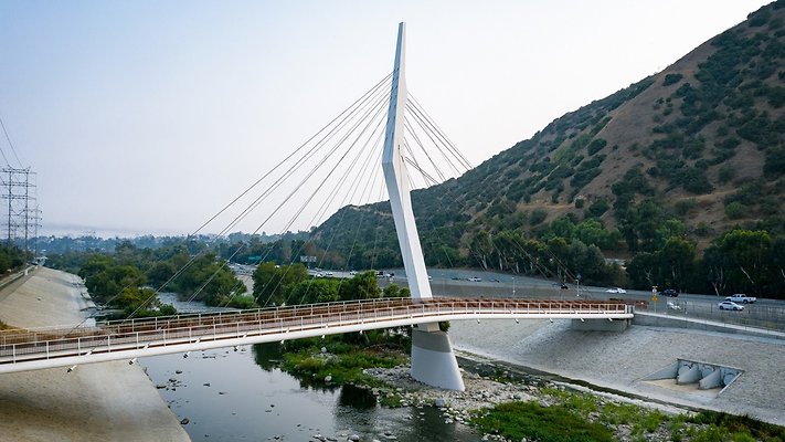 North Atwater Bridge 1920px 1