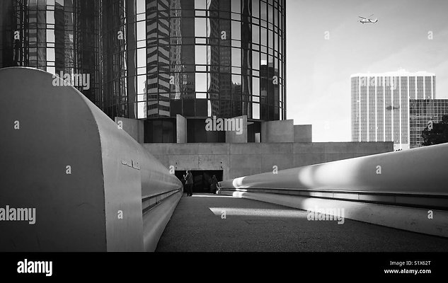 brutalist-concrete-architecture-at-the-westin-bonaventure-in-downtown-S1X62T