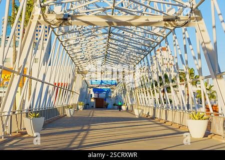 long-beach-california-january-15-2025-inviting-walkway-at-pike-outlets-in-long-beach-highlighting-modern-architecture-with-potted-plants-and-a-v-2scrxwr