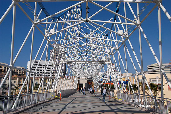 pedestrian-bridge-long-beach-3410 - Pedestrian bridge over Shoreline drive. Long Beach, California, USA.