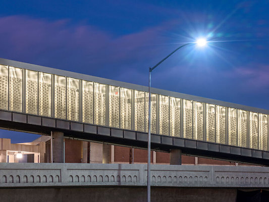 Moire-Bridge1-1090-800x600