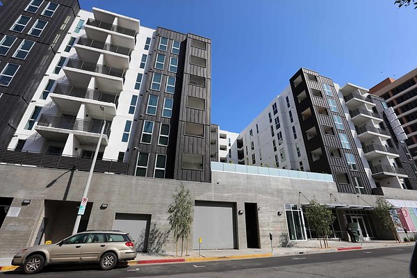 000 997 Front Ext 0231