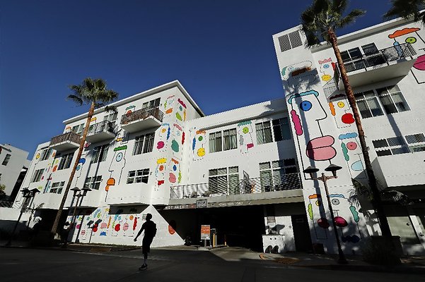 la-1507670876-qxhya2npst-snap-image