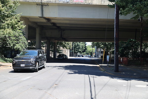 05 NW Kearney St Underpass