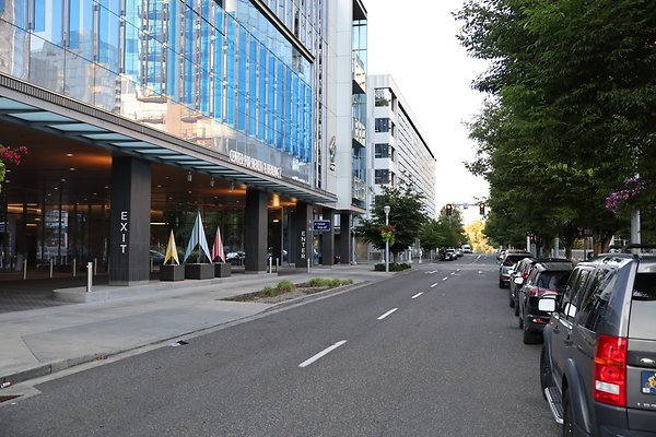 S Curry Moody To River 012