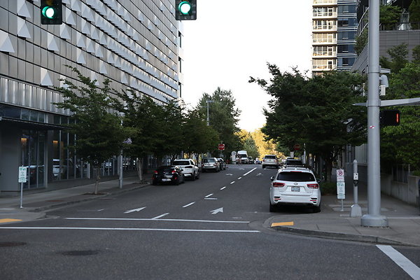 S Curry Moody To River 043