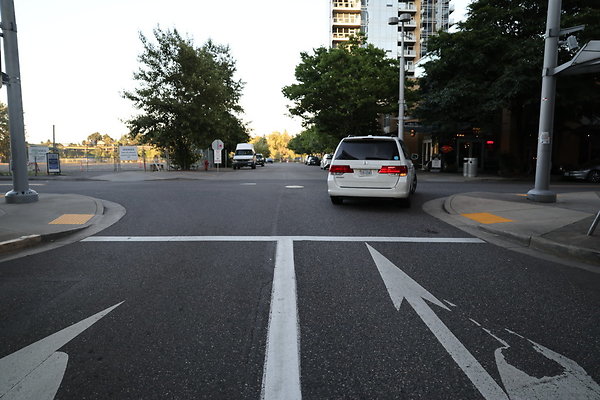 S Curry Moody To River 075