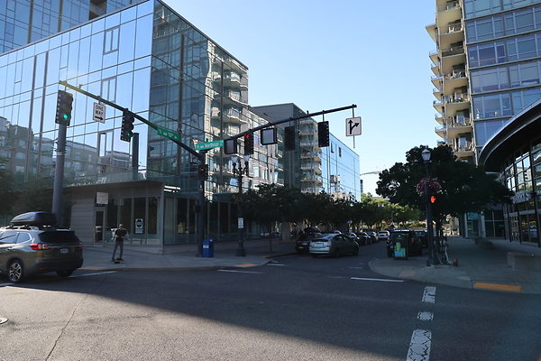 01 NW 10th Ave NORTH from Northrup to Overton Pearl District