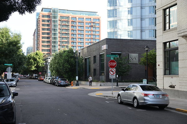 04 NW 12th Ave SOUTH from Quimby to Overton Pearl District