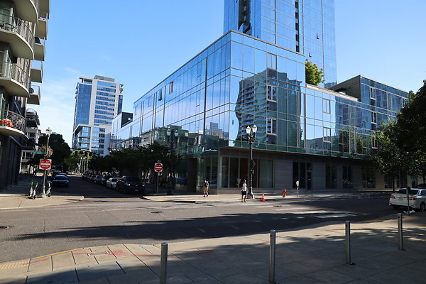 02 NW 10th Ave SOUTH from Overton to Northrup Pearl District