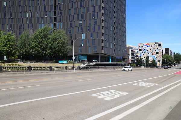 W Burnside Bridge 178