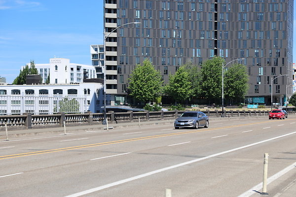 W Burnside Bridge 126