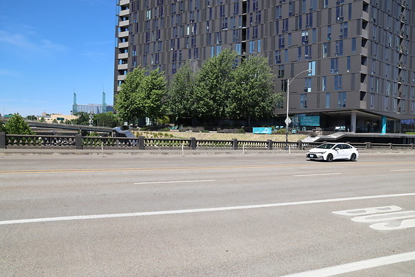 W Burnside Bridge 181