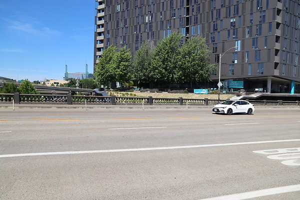 W Burnside Bridge 182